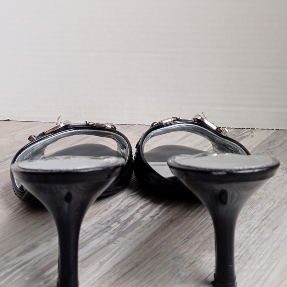 GUESS BY MARCIANO SHORT HEEL SLIP-ON - Picture 6 of 9